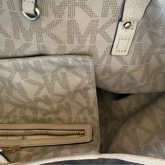 Coach w/Red hearts Signature Tote w/extra Michael Kors bag! - Picture 10 of 10
